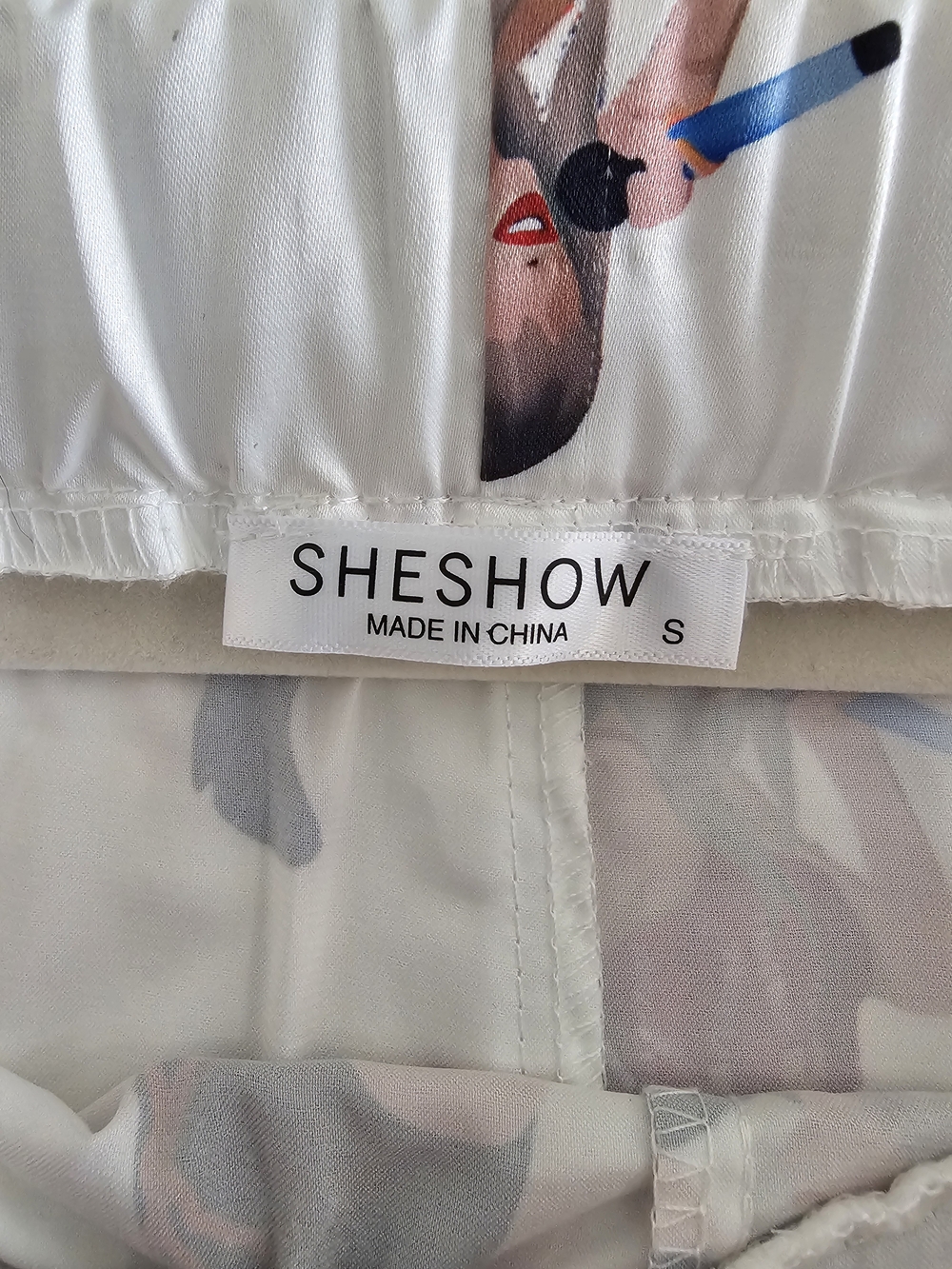Taylor Swift Printed Satin Pajamas - Picture 11 of 11
